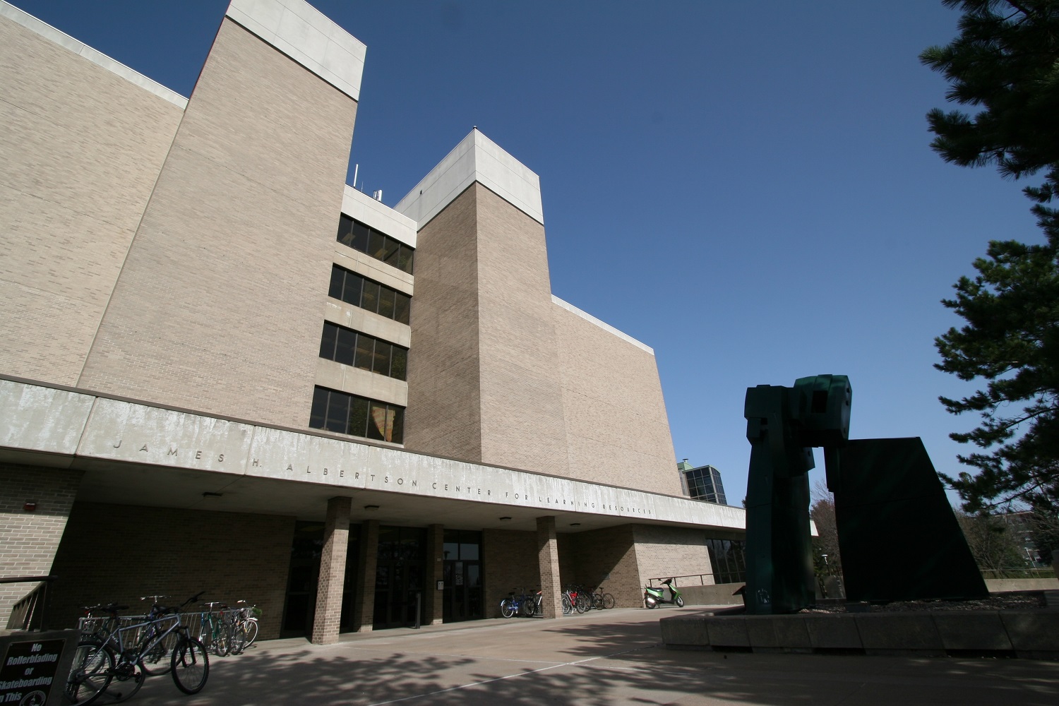 UW-Stevens Point library and Learning Resources Center